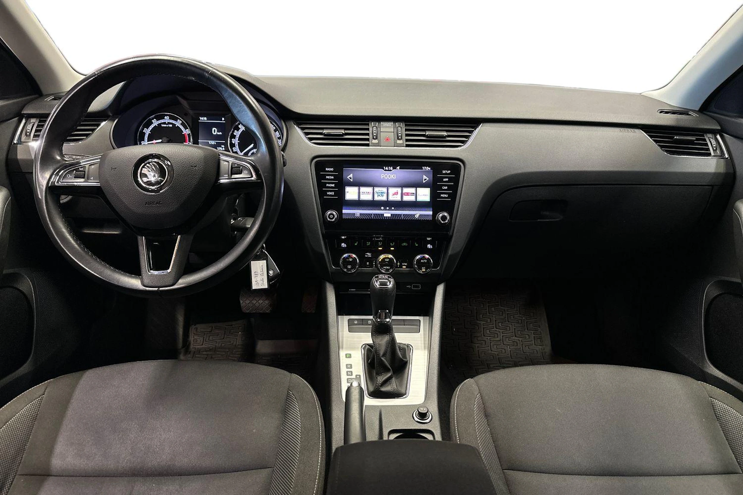 harmaa Skoda Octavia 2019 kuva 7.