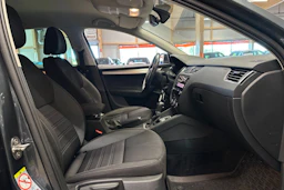 harmaa Skoda Octavia 2019 kuva 11.