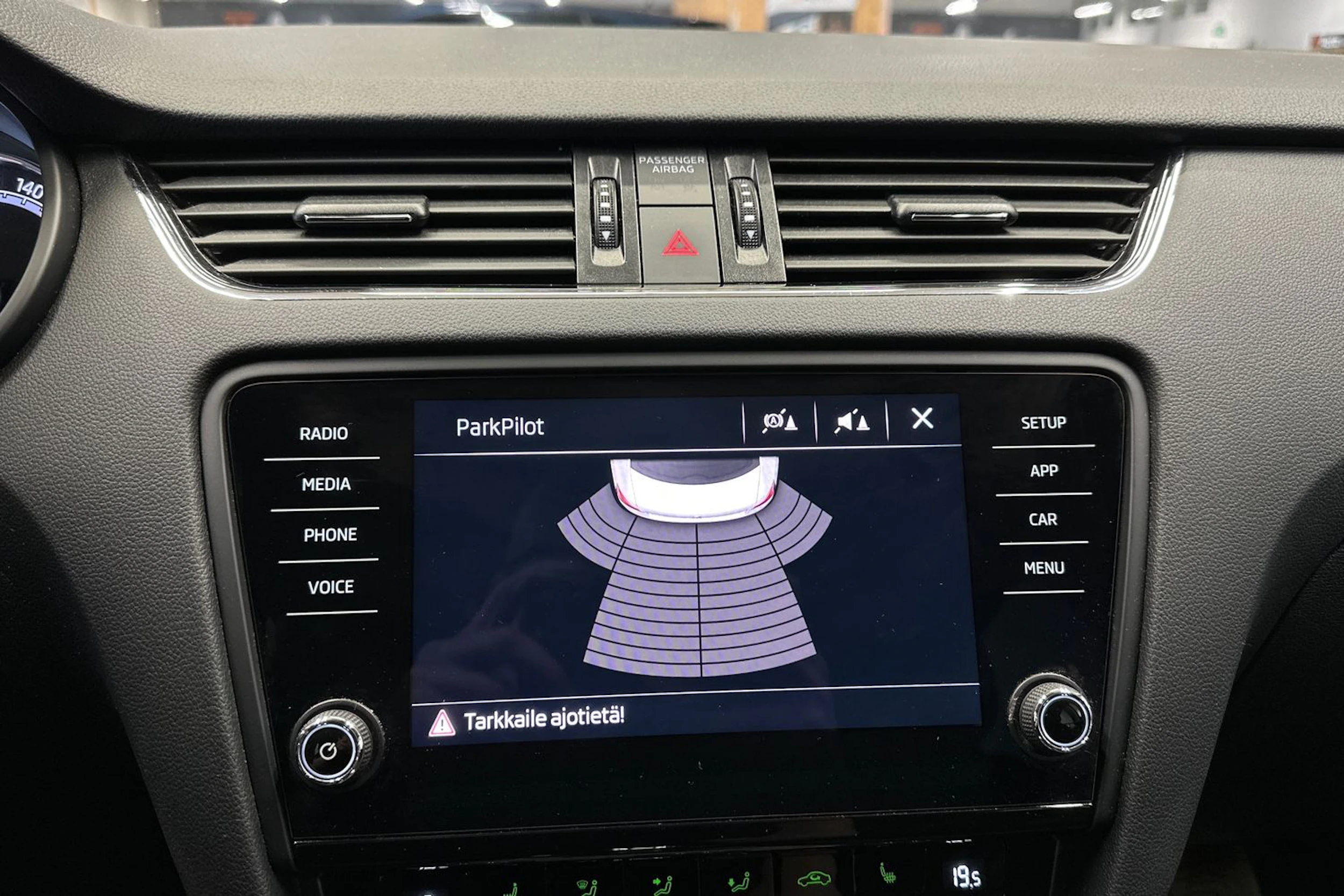 harmaa Skoda Octavia 2019 kuva 12.