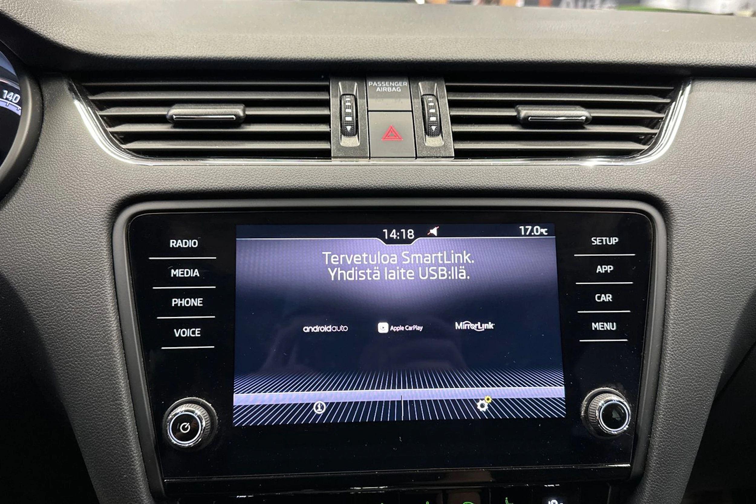 harmaa Skoda Octavia 2019 kuva 13.