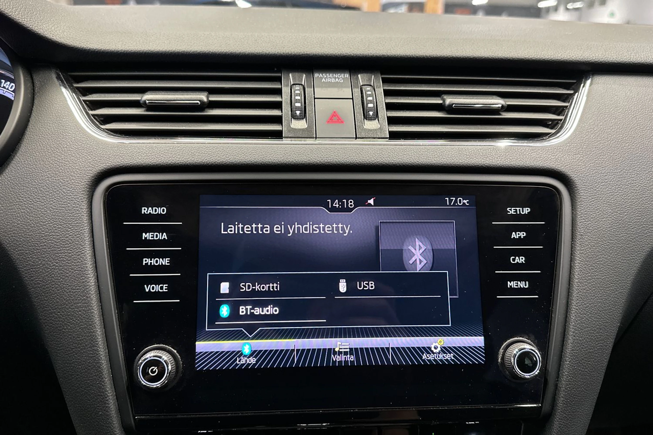 harmaa Skoda Octavia 2019 kuva 14.