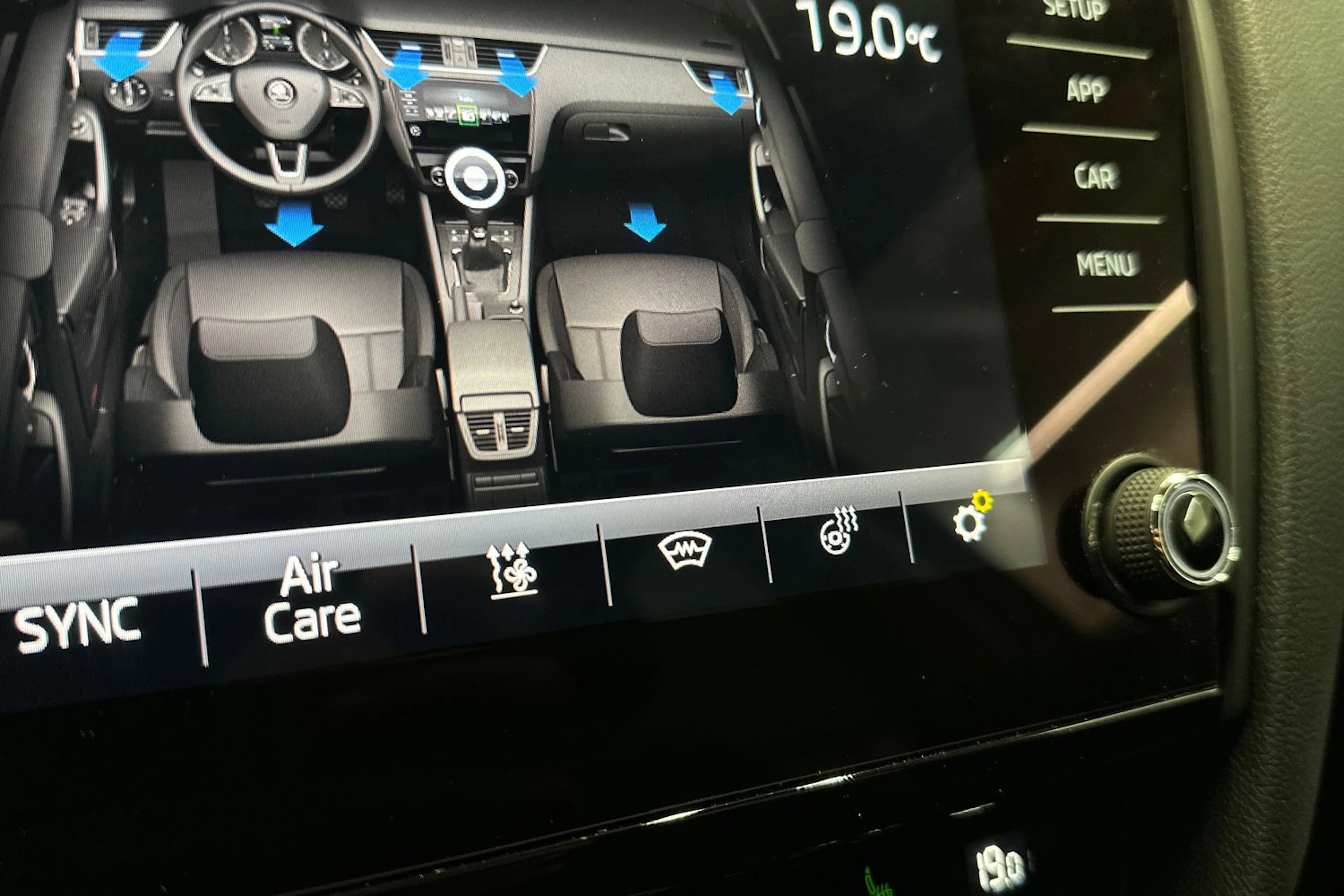 harmaa Skoda Octavia 2019 kuva 15.
