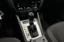 harmaa Skoda Octavia 2019 kuva 17.