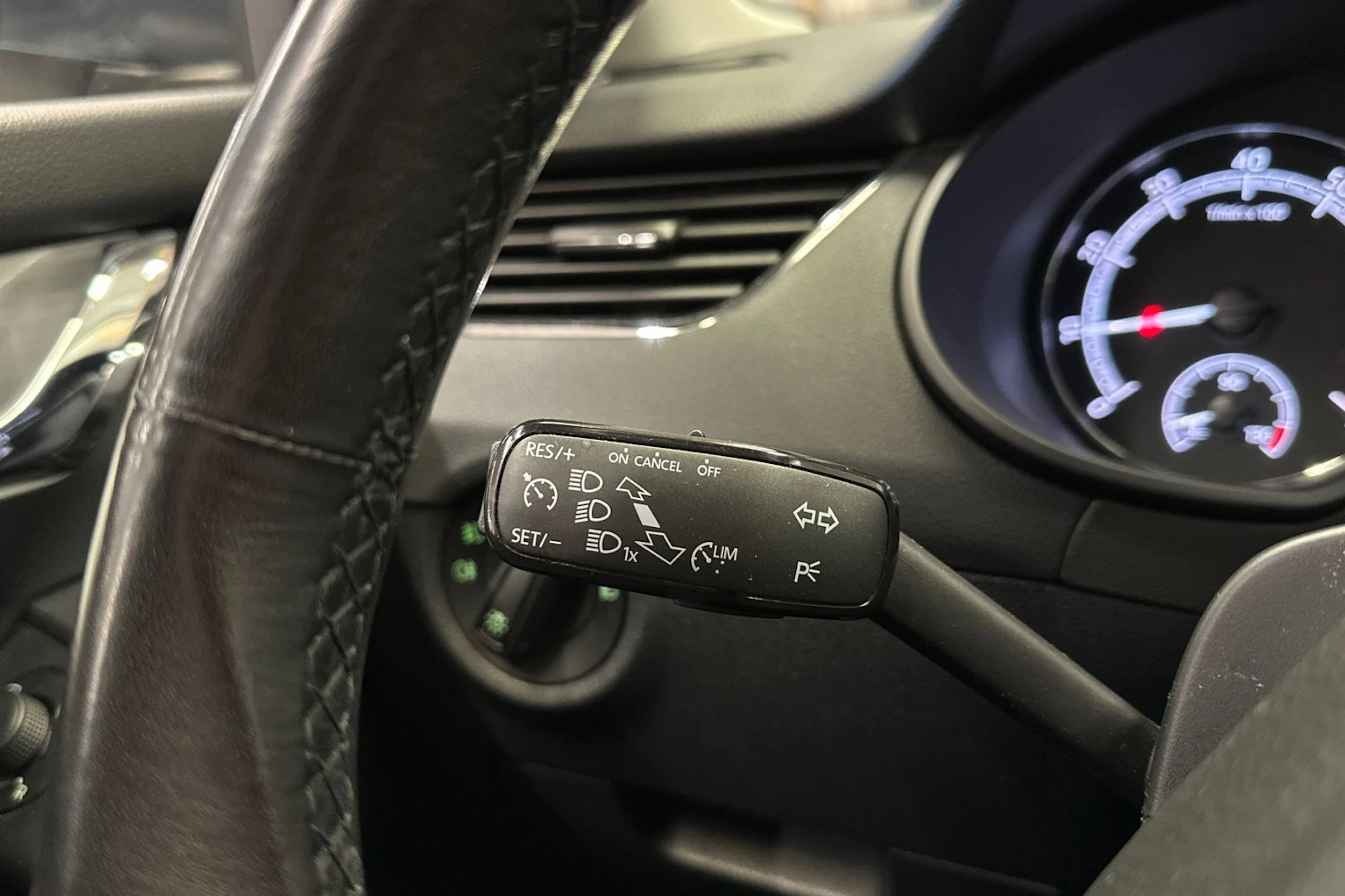 harmaa Skoda Octavia 2019 kuva 19.