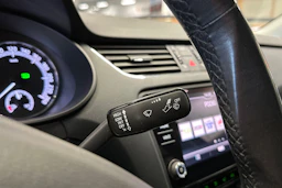 harmaa Skoda Octavia 2019 kuva 20.