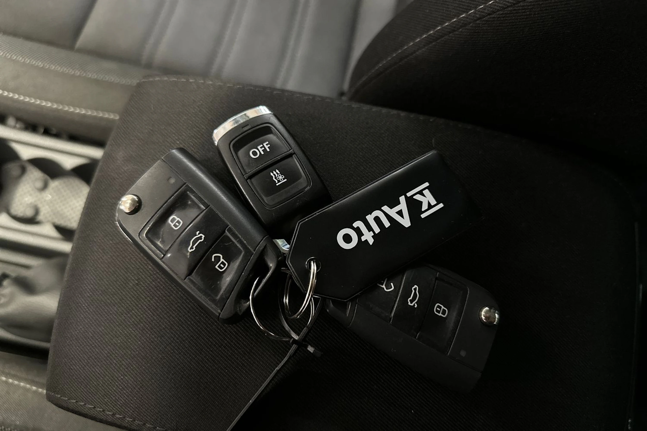 harmaa Skoda Octavia 2019 kuva 22.