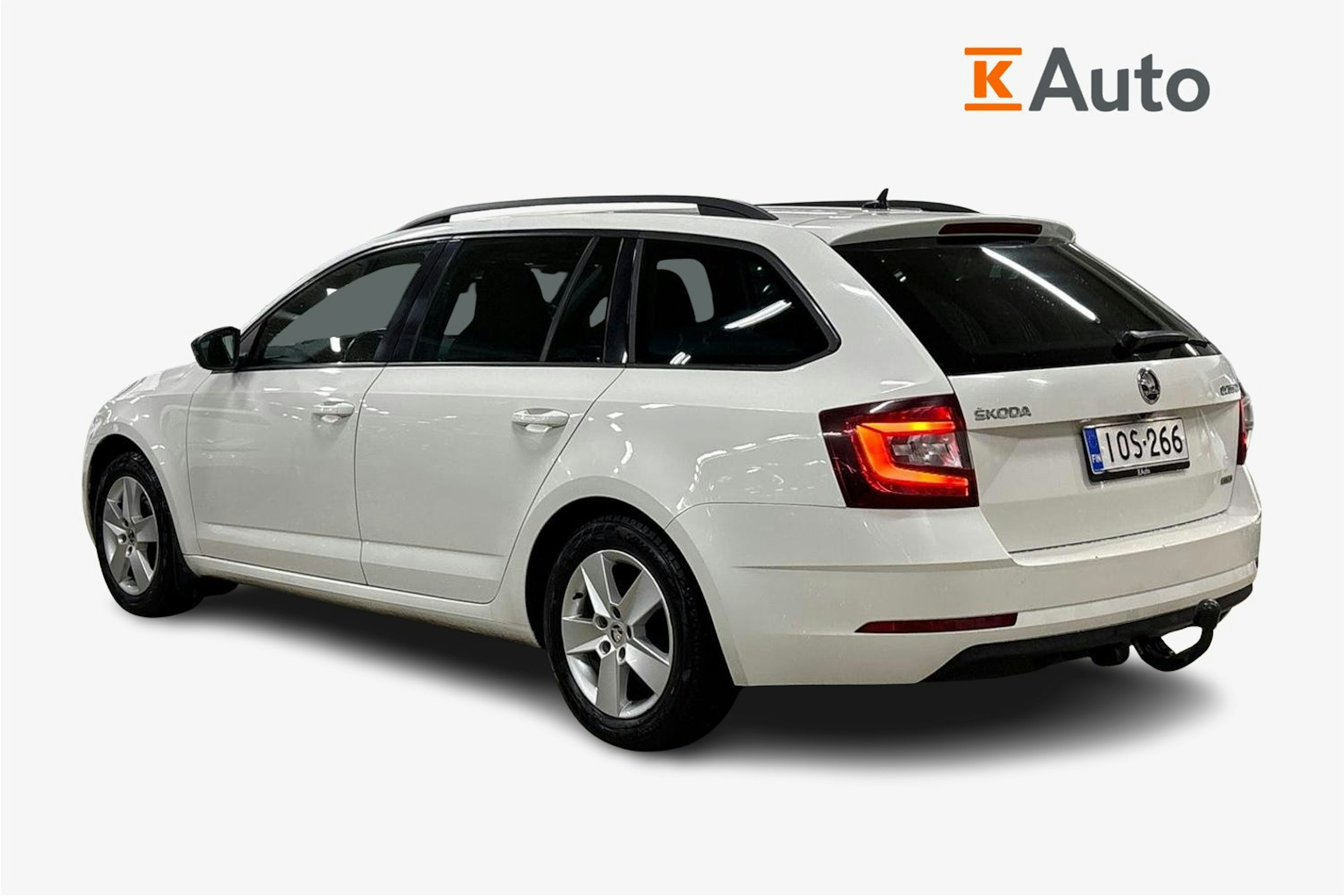 Valkoinen Skoda OCTAVIA 2019 kuva 2.