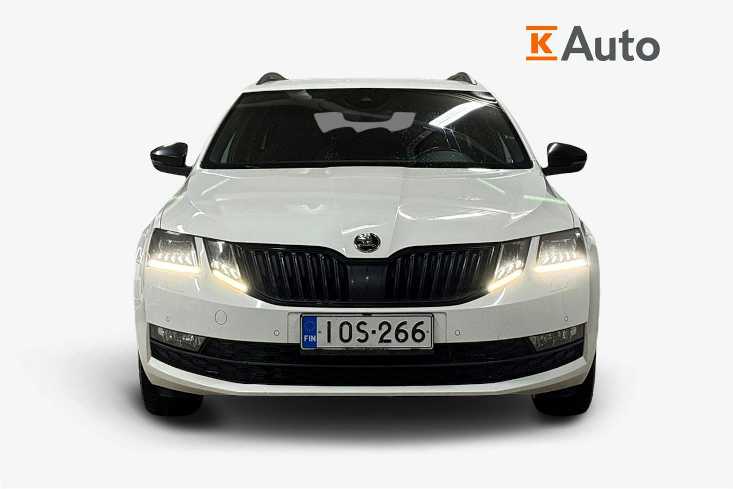 Valkoinen Skoda OCTAVIA 2019 kuva 5.
