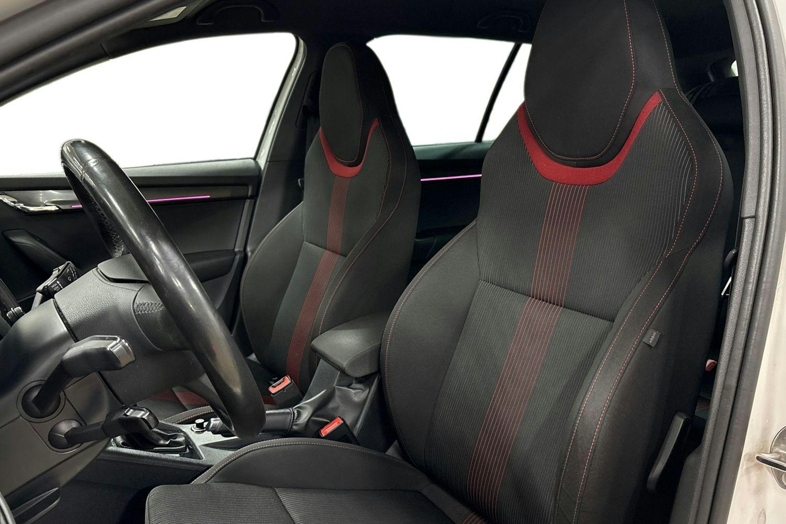 Valkoinen Skoda OCTAVIA 2019 kuva 10.