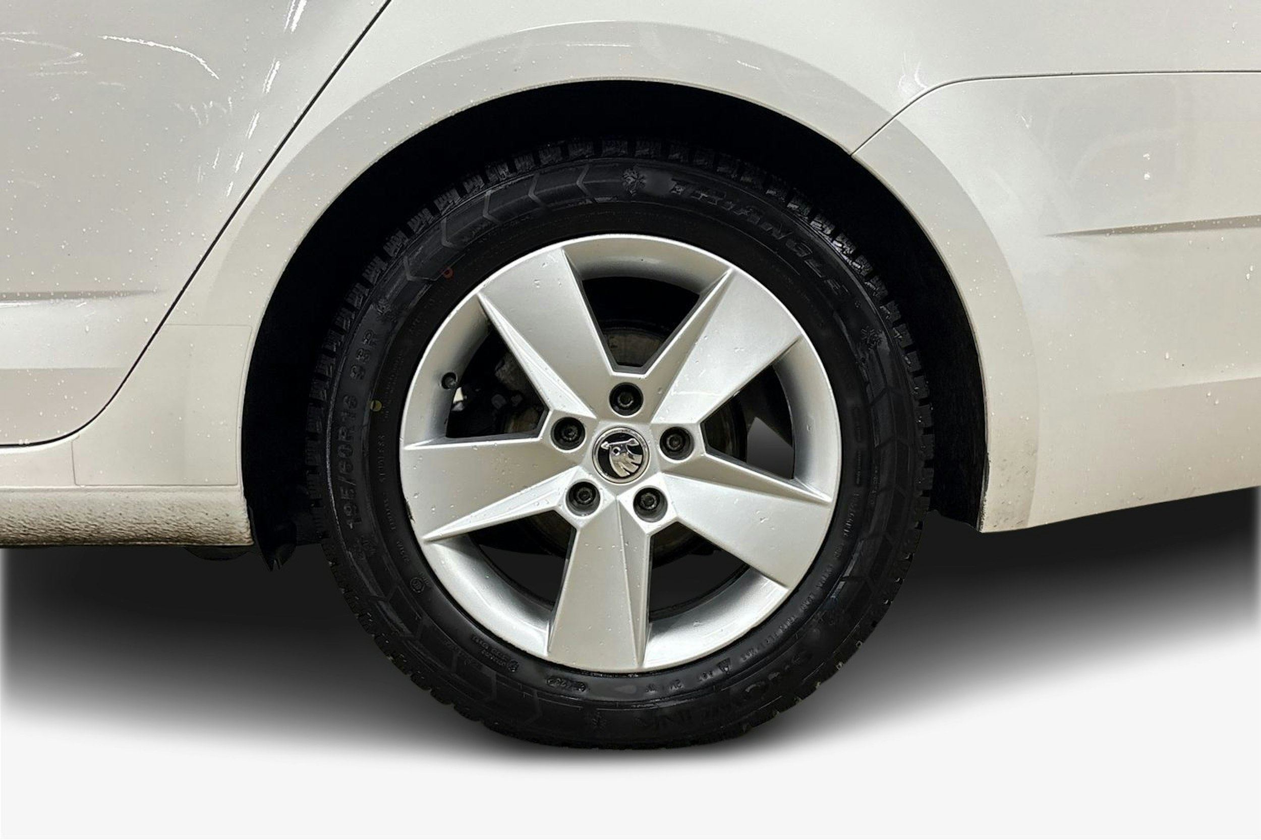 Valkoinen Skoda OCTAVIA 2019 kuva 11.