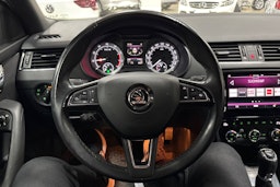 Valkoinen Skoda OCTAVIA 2019 kuva 15.