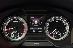 Valkoinen Skoda OCTAVIA 2019 kuva 16.