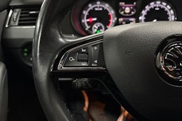 Valkoinen Skoda OCTAVIA 2019 kuva 17.