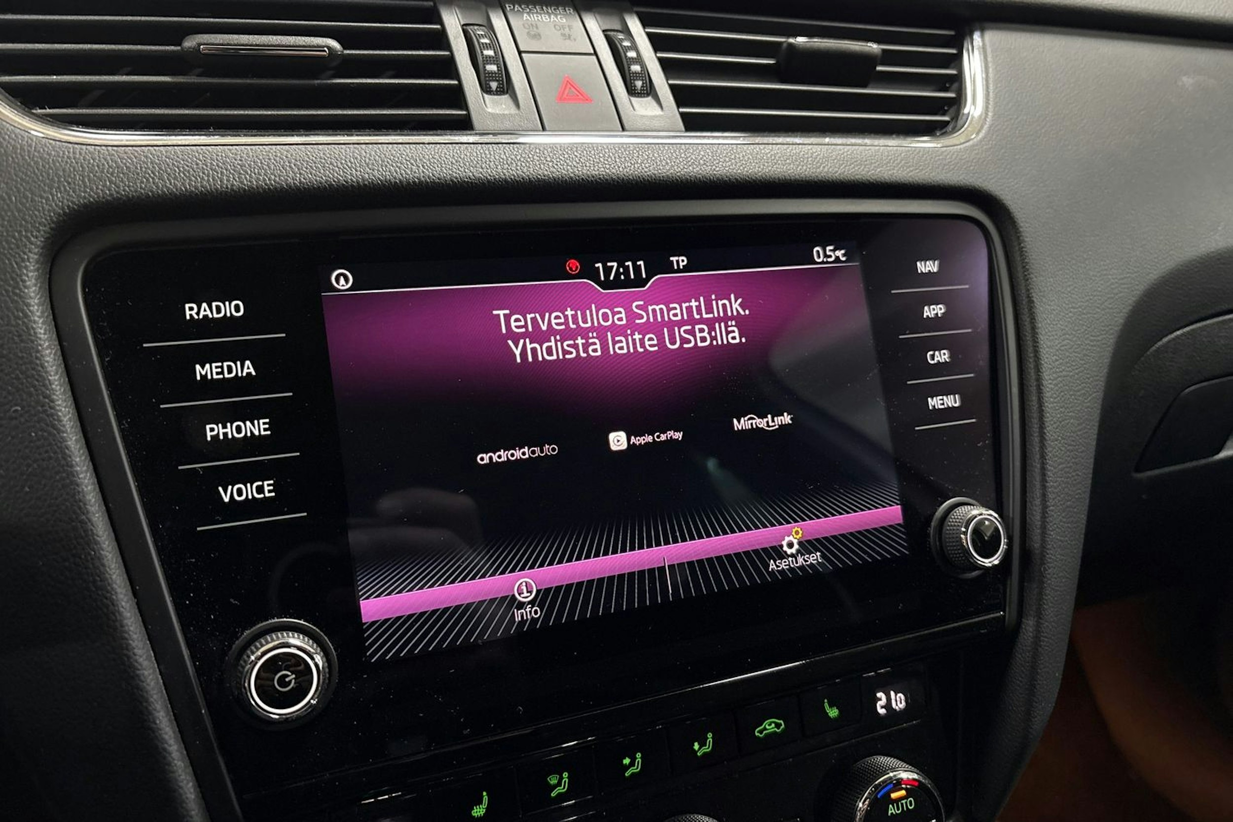 Valkoinen Skoda OCTAVIA 2019 kuva 20.