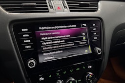 Valkoinen Skoda OCTAVIA 2019 kuva 23.