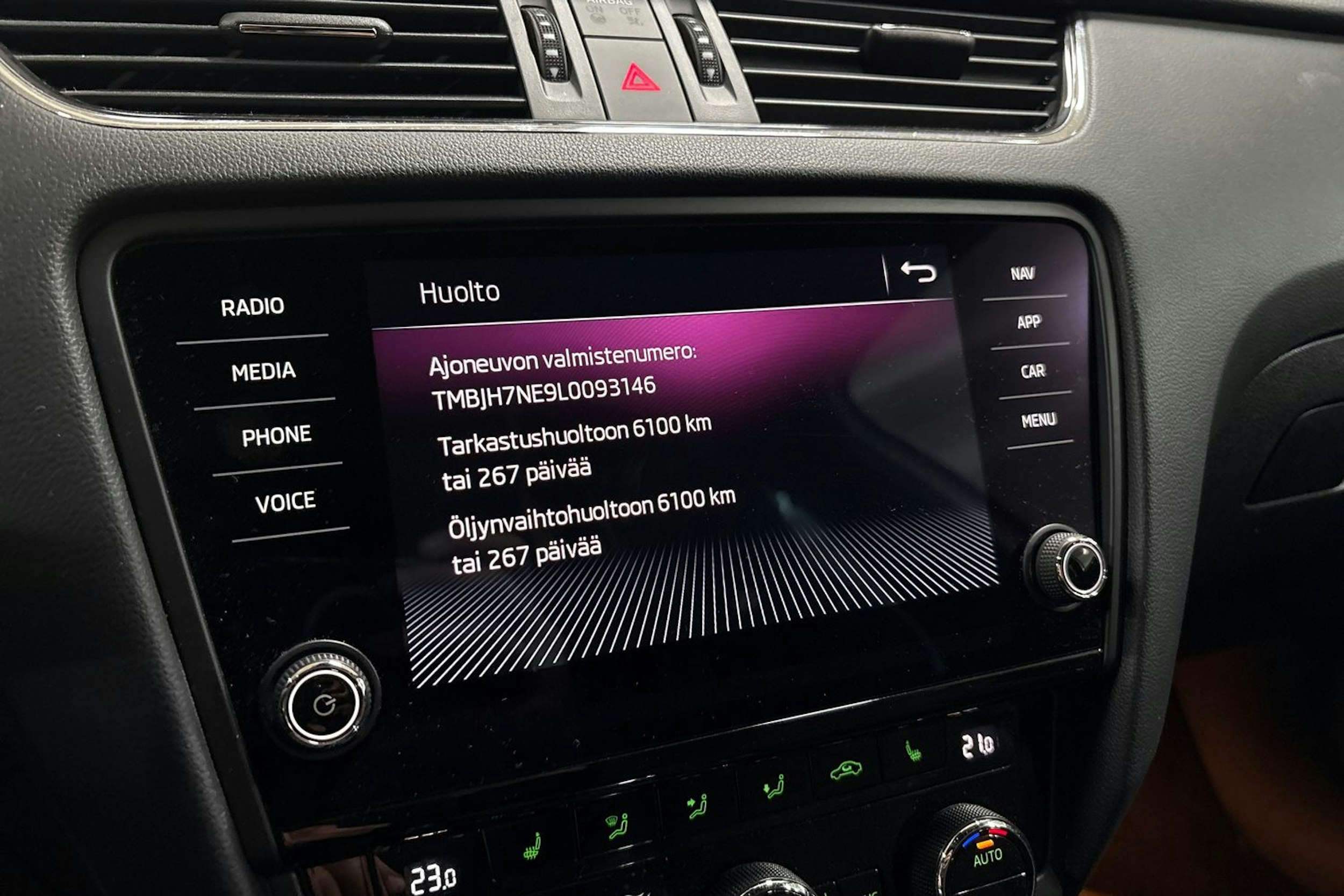 Valkoinen Skoda OCTAVIA 2019 kuva 26.