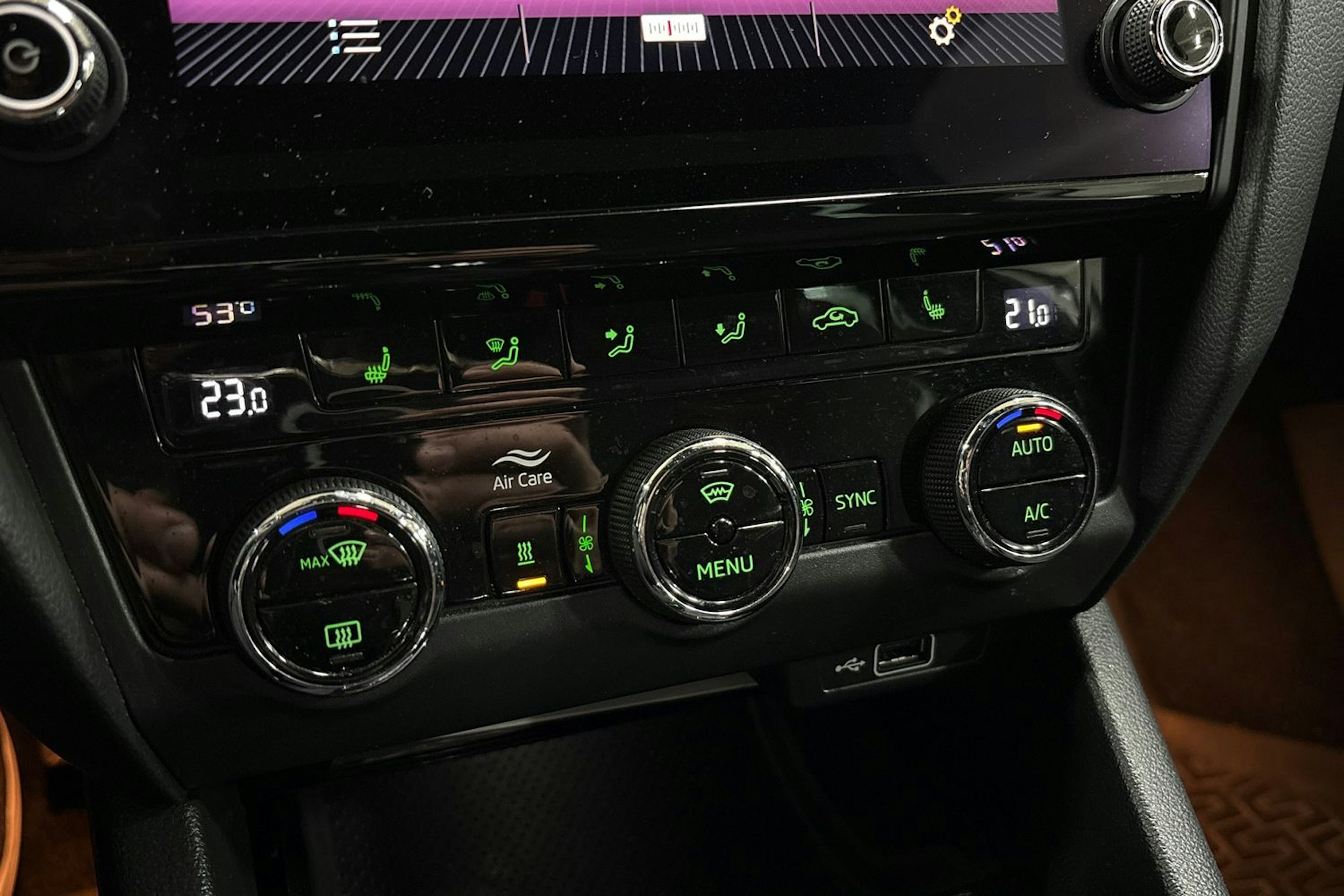 Valkoinen Skoda OCTAVIA 2019 kuva 27.