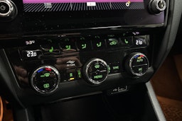 Valkoinen Skoda OCTAVIA 2019 kuva 27.