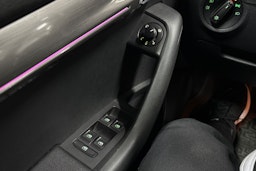 Valkoinen Skoda OCTAVIA 2019 kuva 31.