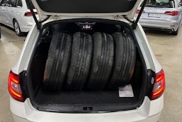 Valkoinen Skoda OCTAVIA 2019 kuva 32.