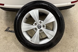 Valkoinen Skoda OCTAVIA 2019 kuva 35.