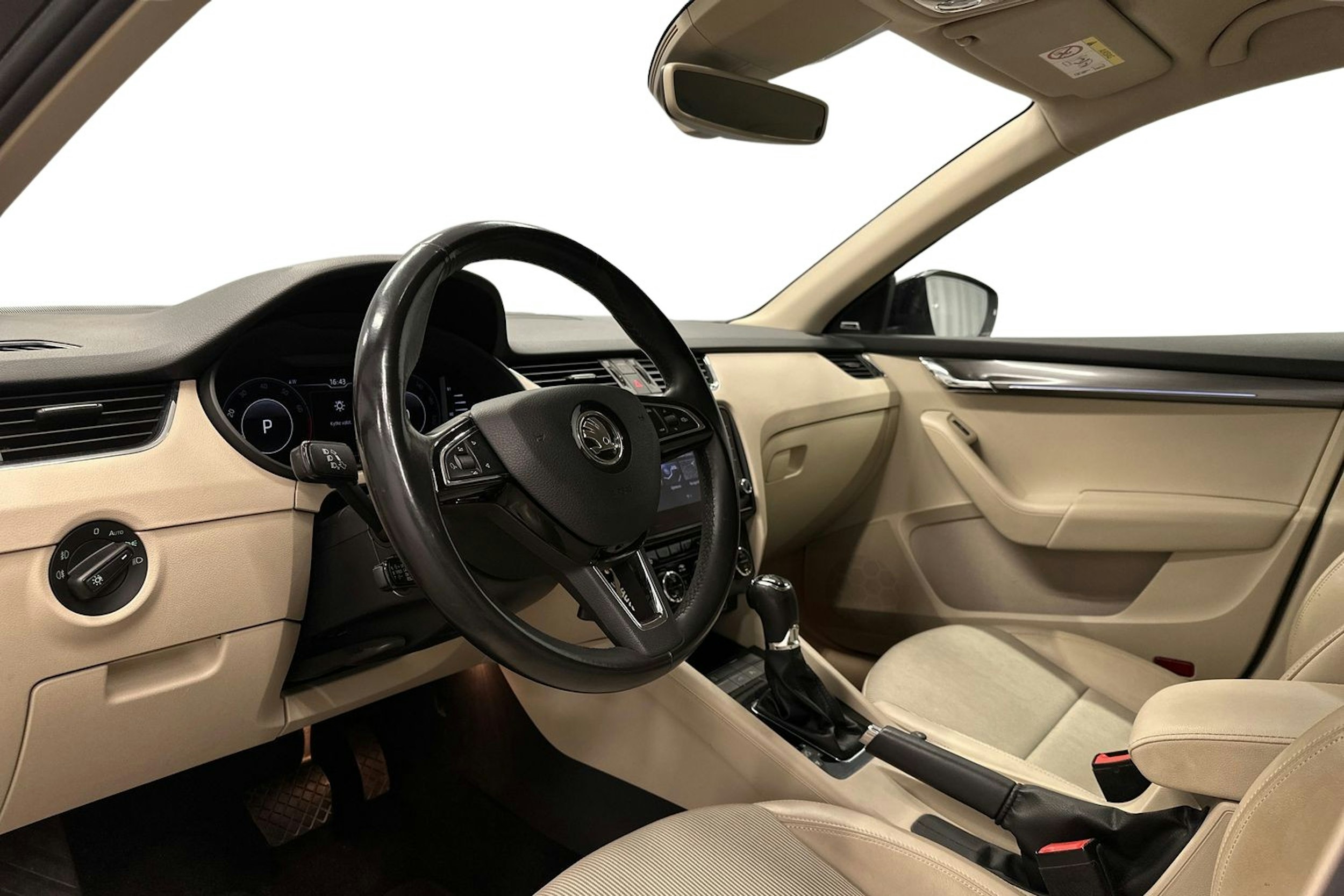 musta Skoda Octavia 2019 kuva 7.