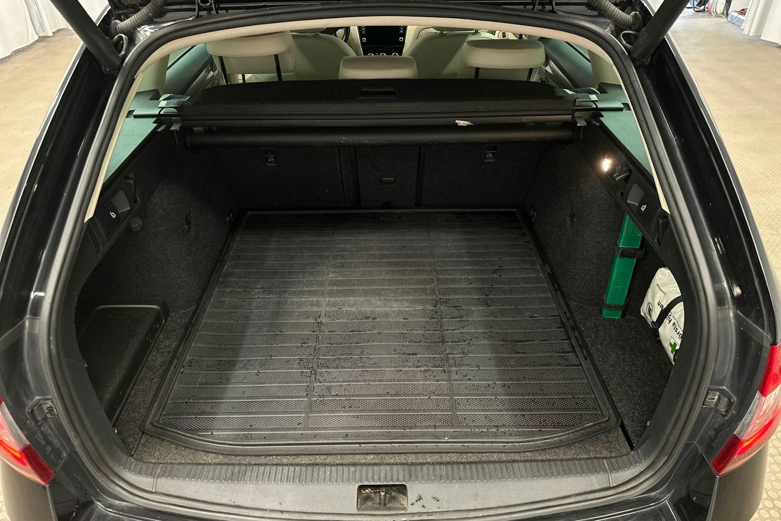 musta Skoda Octavia 2019 kuva 14.