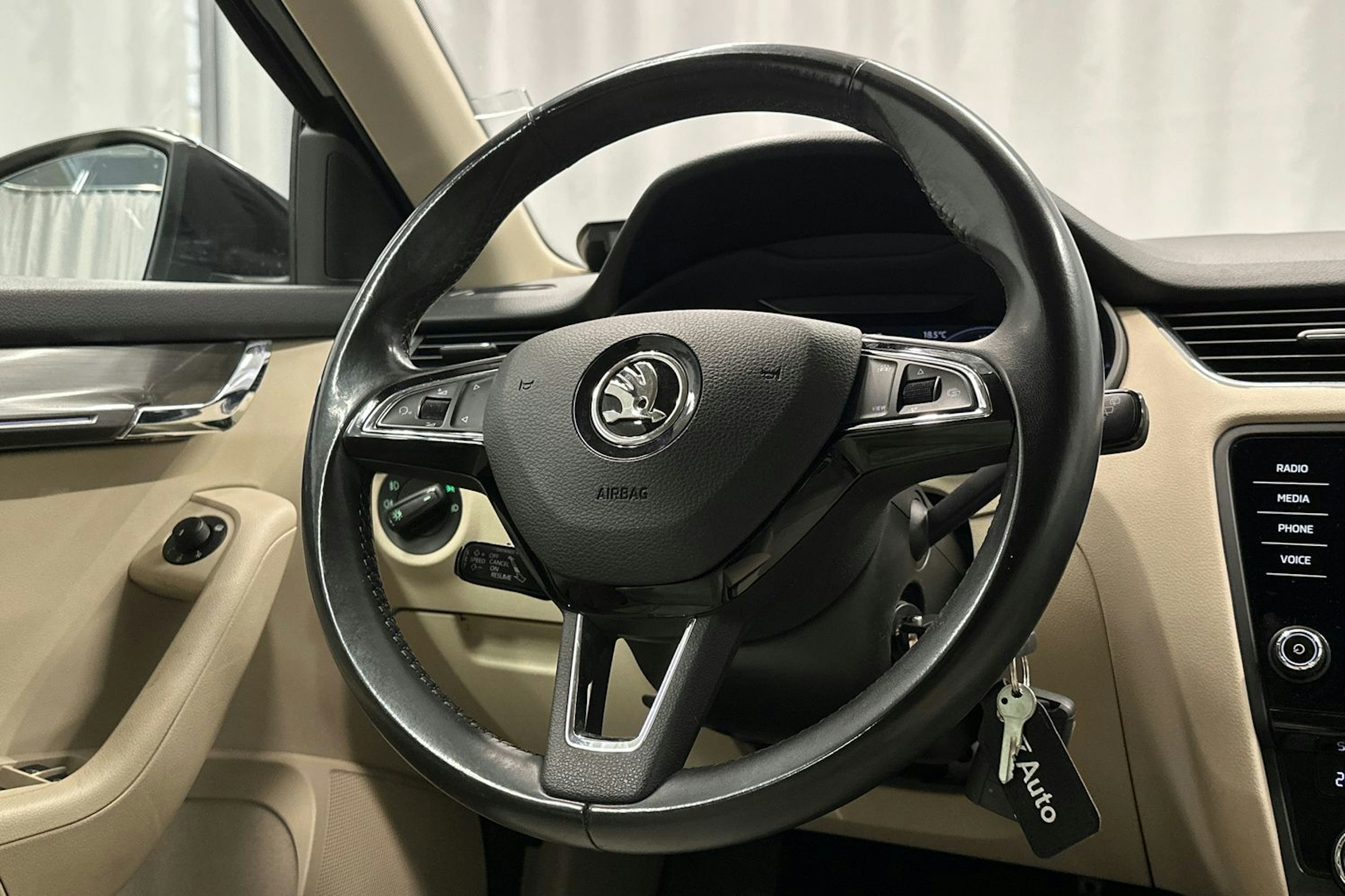 musta Skoda Octavia 2019 kuva 17.