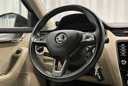 musta Skoda Octavia 2019 kuva 17.
