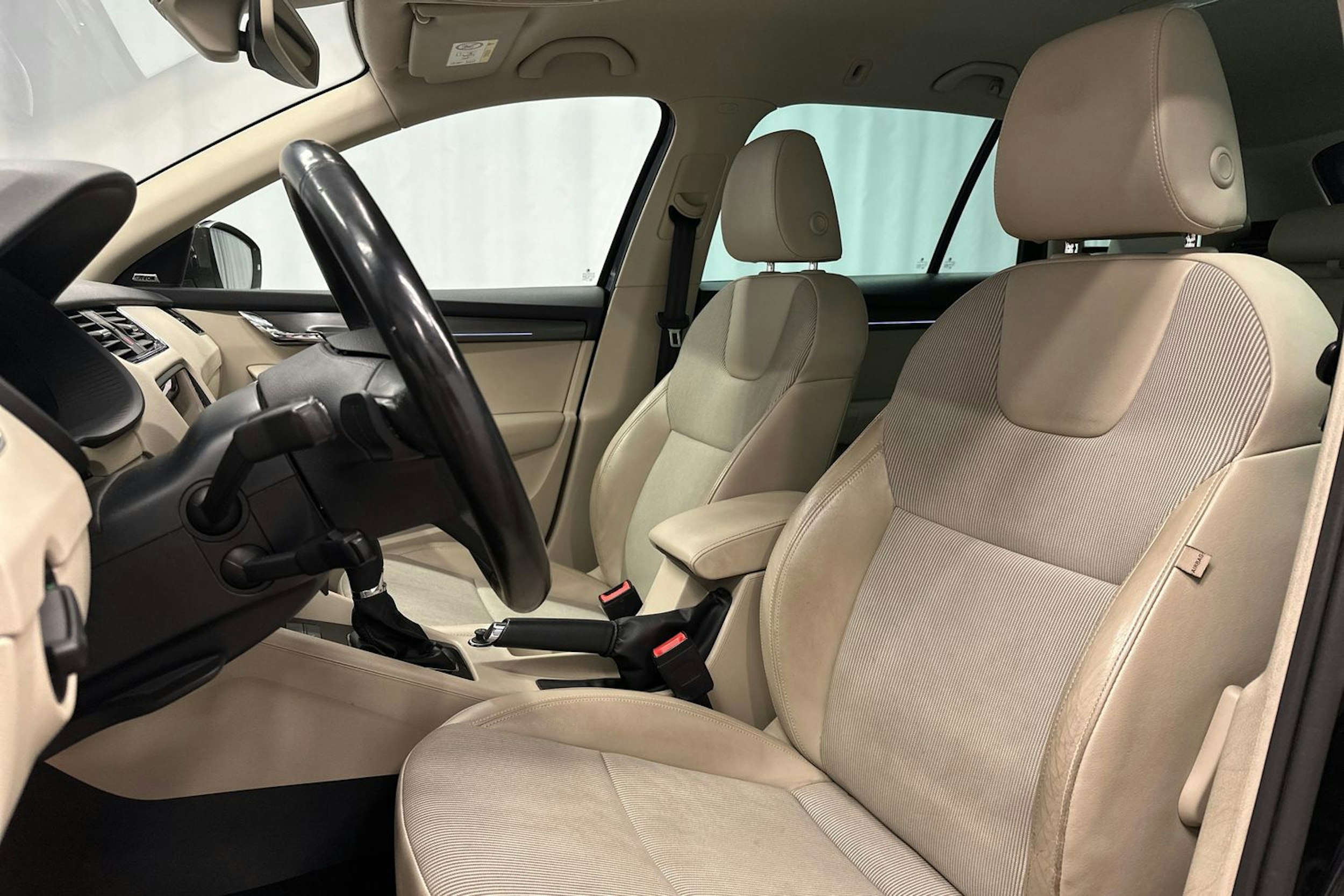musta Skoda Octavia 2019 kuva 18.