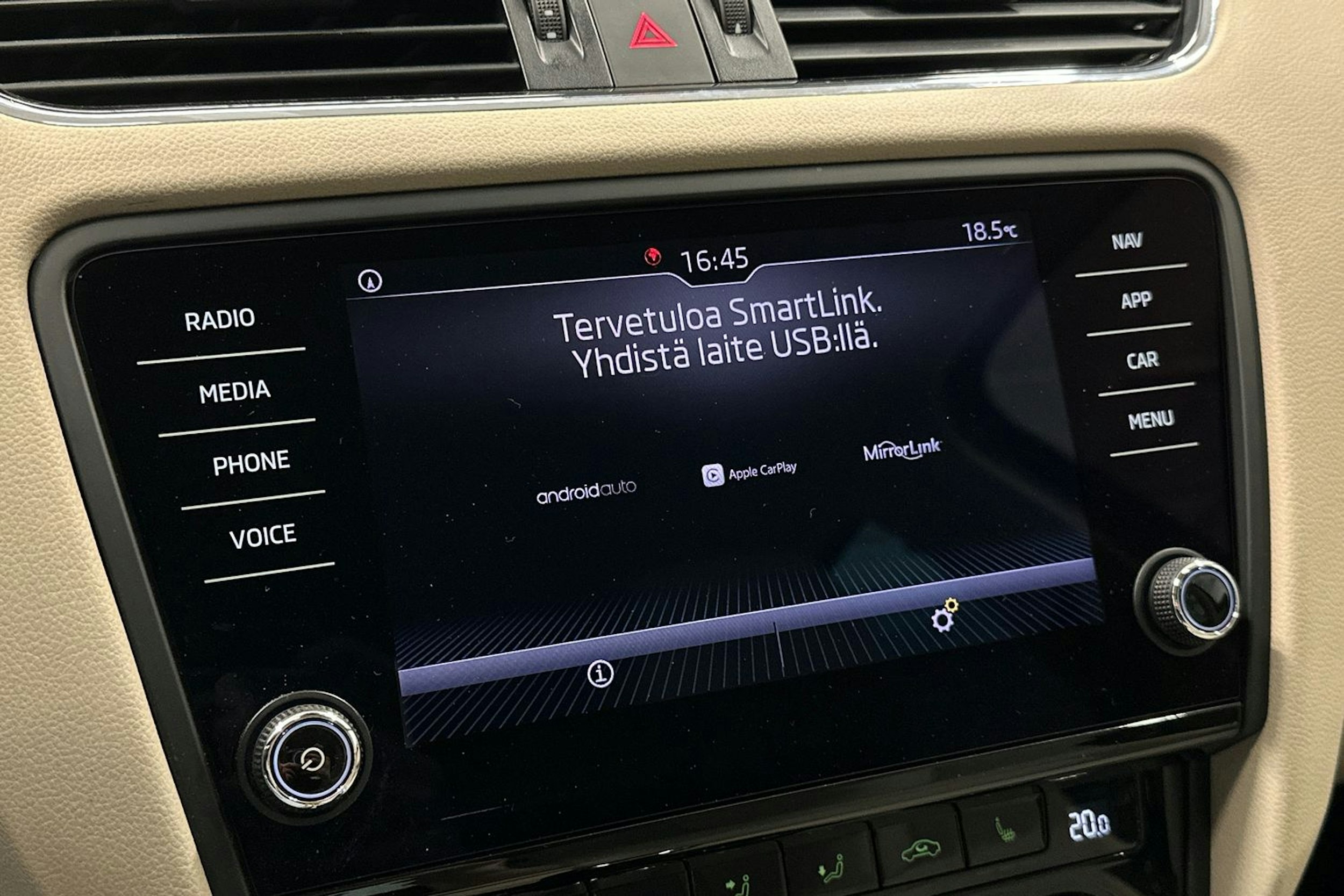 musta Skoda Octavia 2019 kuva 24.