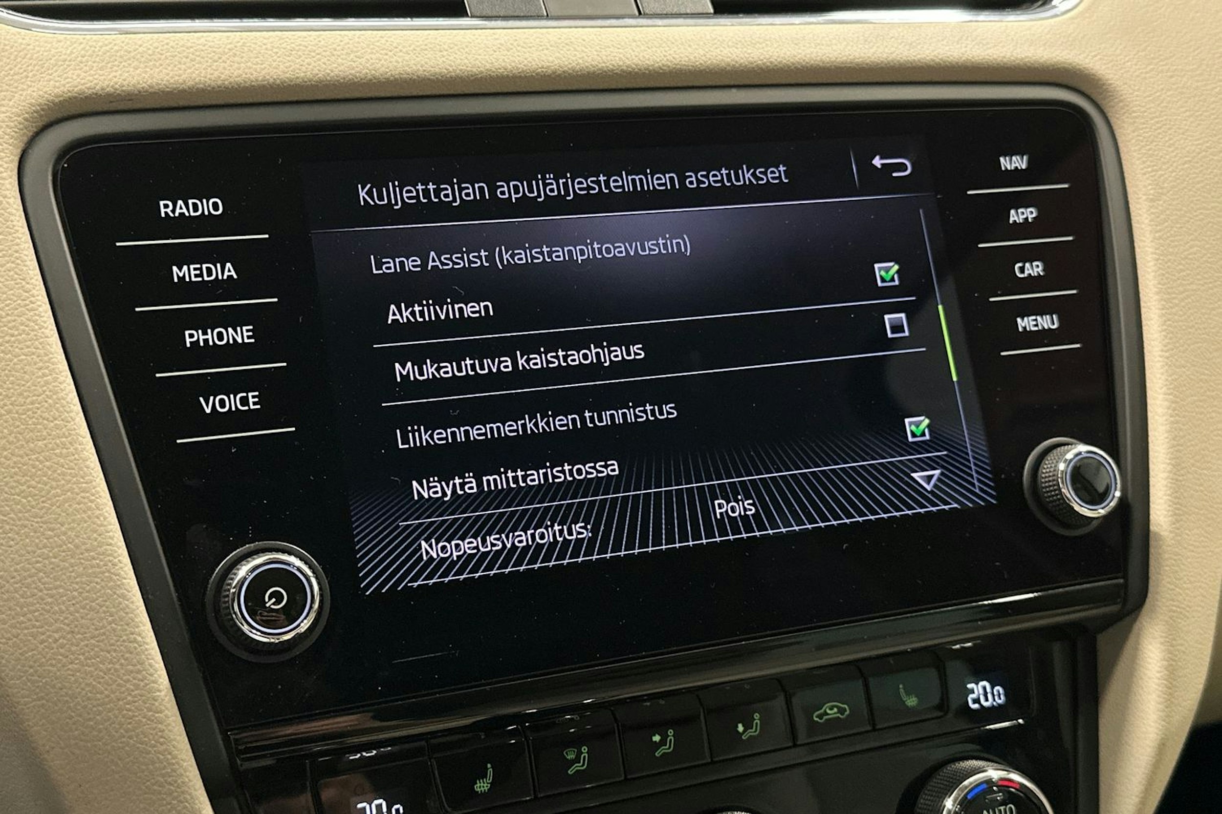 musta Skoda Octavia 2019 kuva 27.