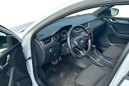 valkoinen Skoda Octavia 2019 kuva 3.