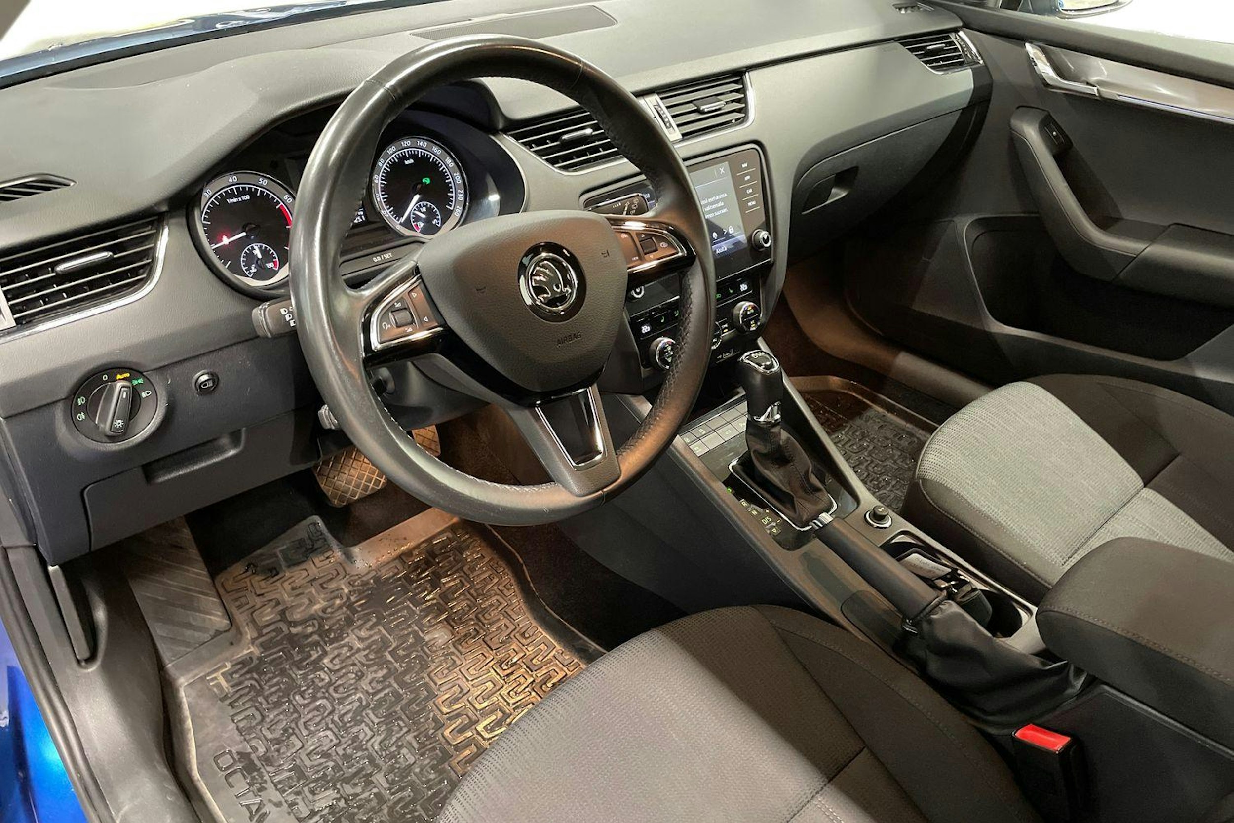 sininen Skoda Octavia 2020 kuva 7.
