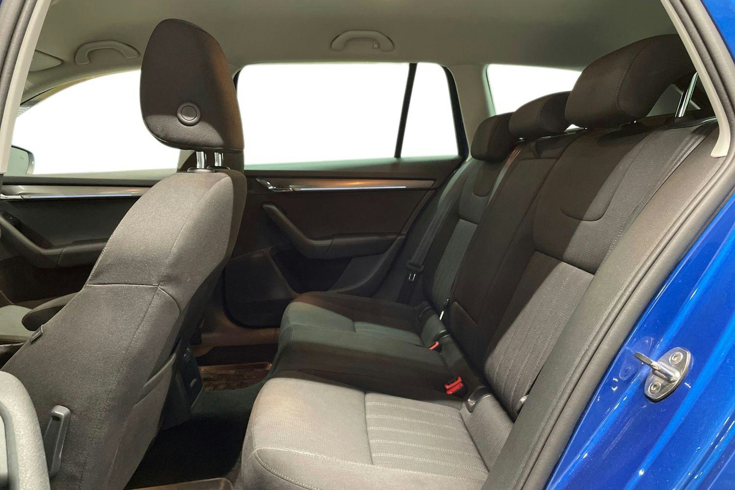 sininen Skoda Octavia 2020 kuva 10.