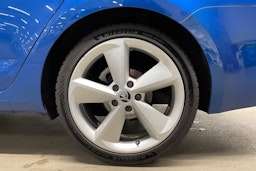 sininen Skoda Octavia 2020 kuva 11.
