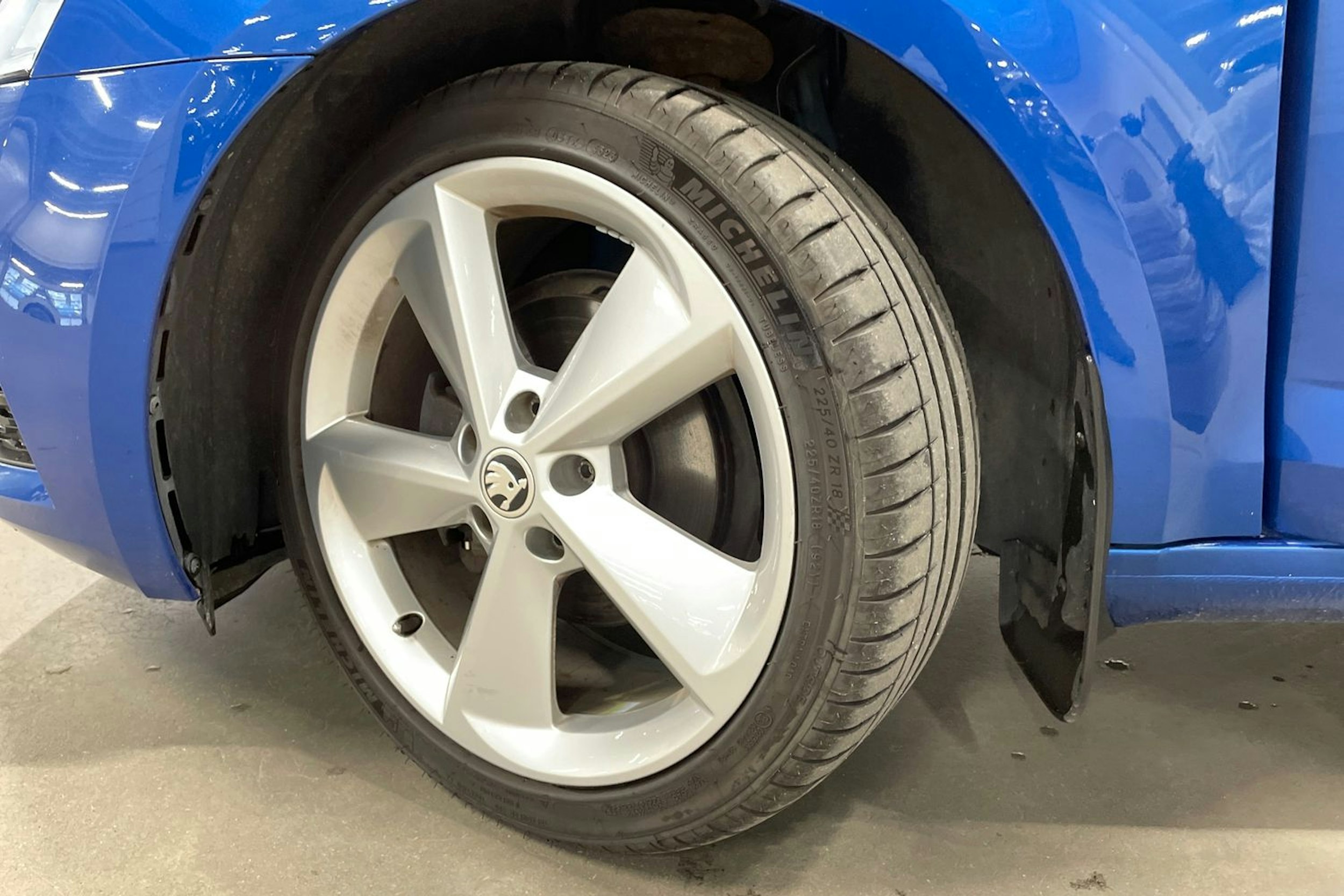 sininen Skoda Octavia 2020 kuva 13.