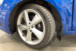 sininen Skoda Octavia 2020 kuva 13.