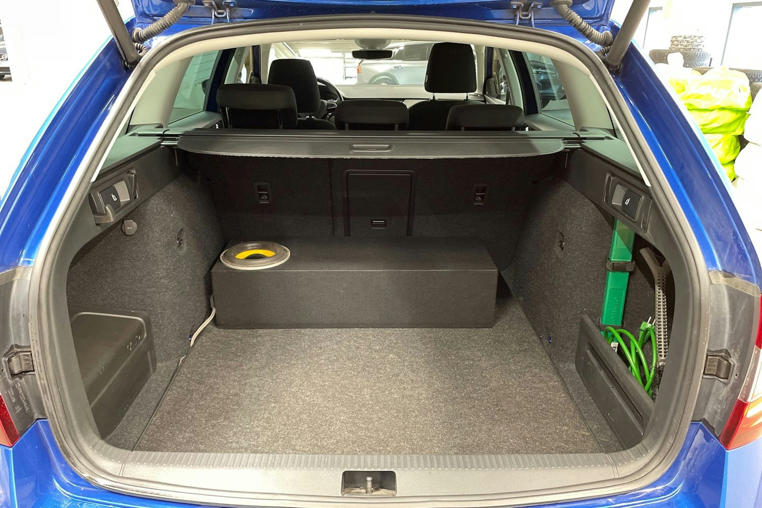 sininen Skoda Octavia 2020 kuva 15.