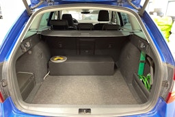 sininen Skoda Octavia 2020 kuva 15.