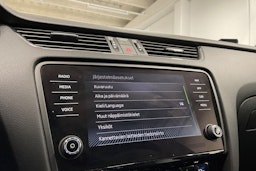 sininen Skoda Octavia 2020 kuva 21.
