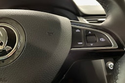 sininen Skoda Octavia 2020 kuva 26.
