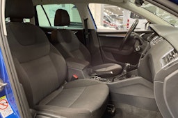sininen Skoda Octavia 2020 kuva 29.