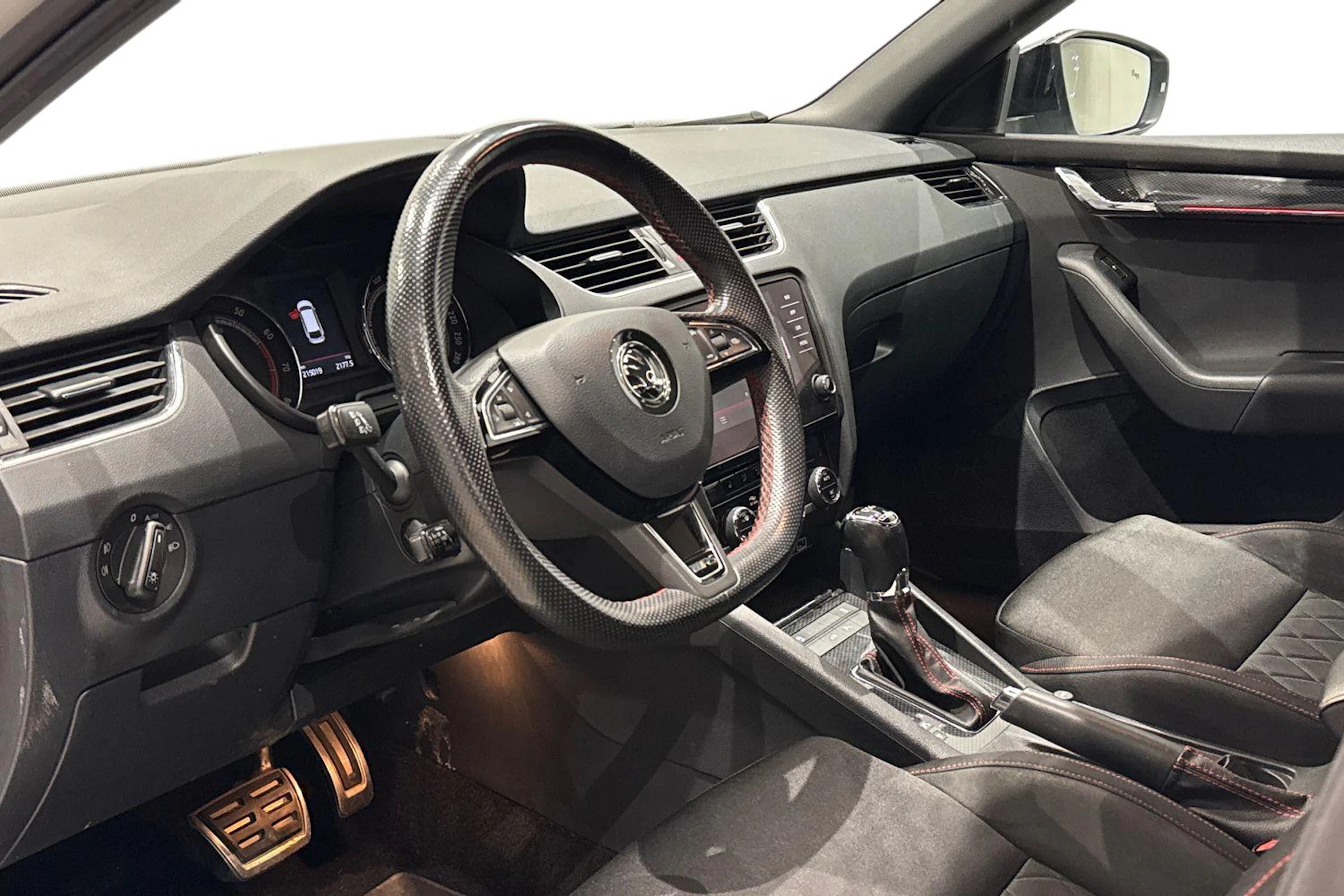 valkoinen Skoda Octavia 2019 kuva 41.