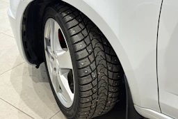 valkoinen Skoda Octavia 2019 kuva 46.