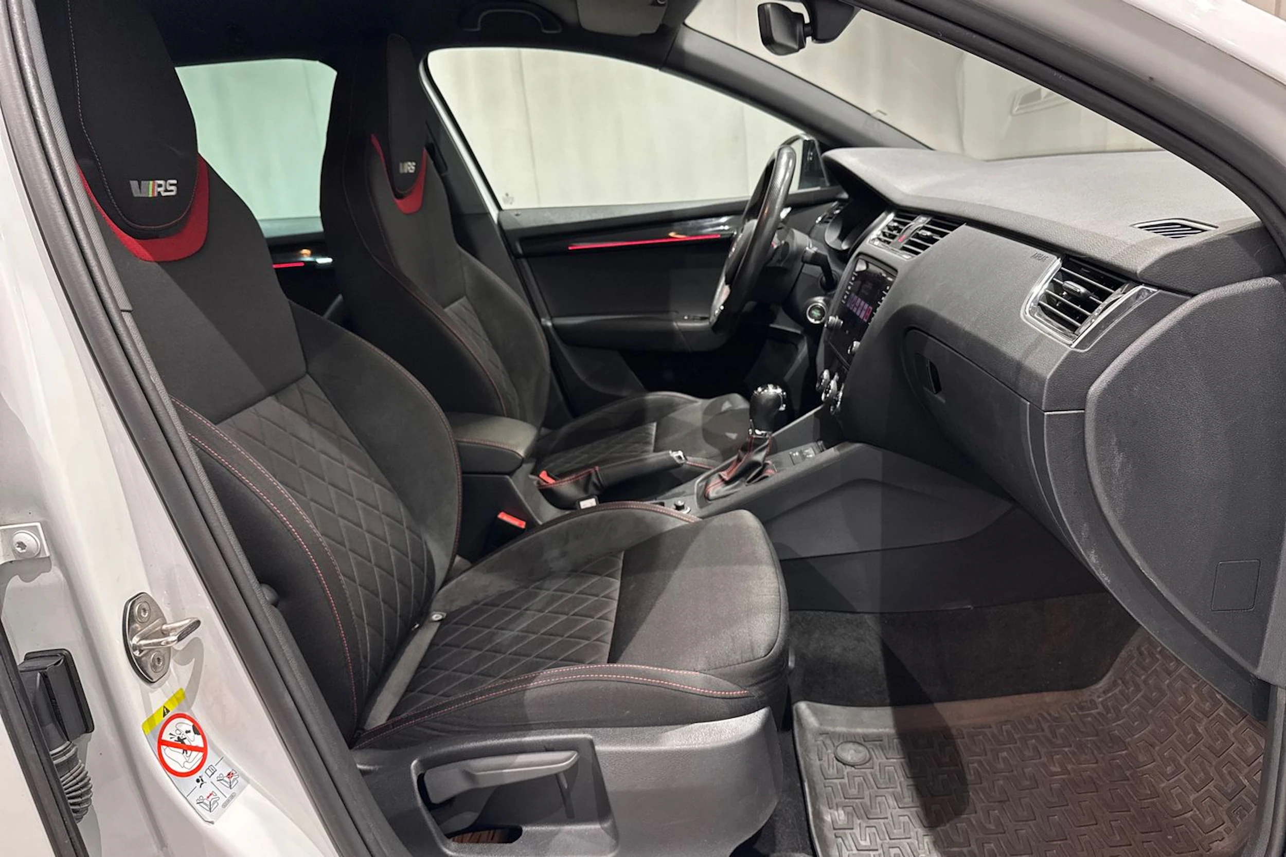 valkoinen Skoda Octavia 2019 kuva 52.