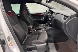 valkoinen Skoda Octavia 2019 kuva 52.
