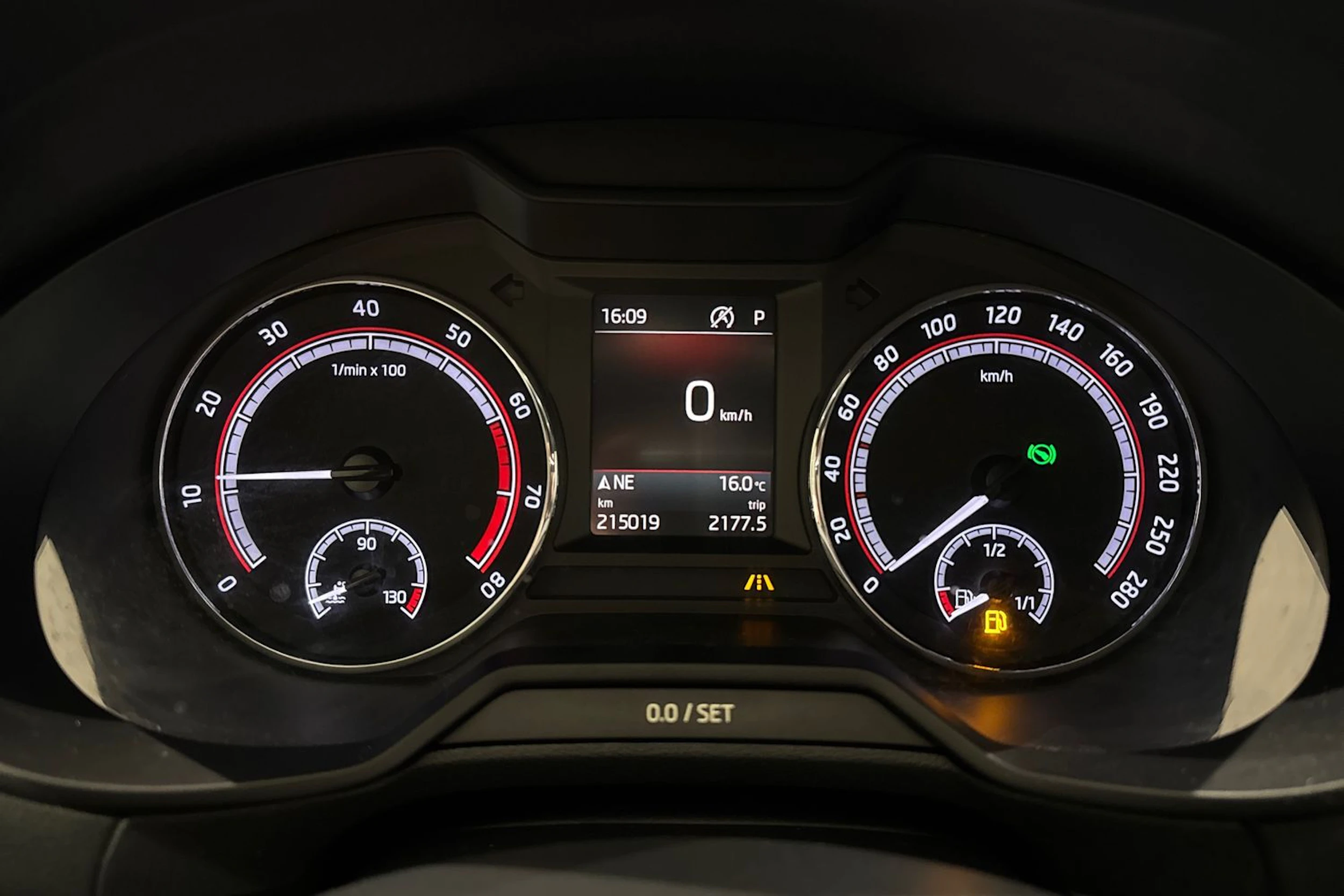 valkoinen Skoda Octavia 2019 kuva 56.