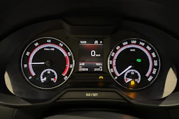 valkoinen Skoda Octavia 2019 kuva 56.