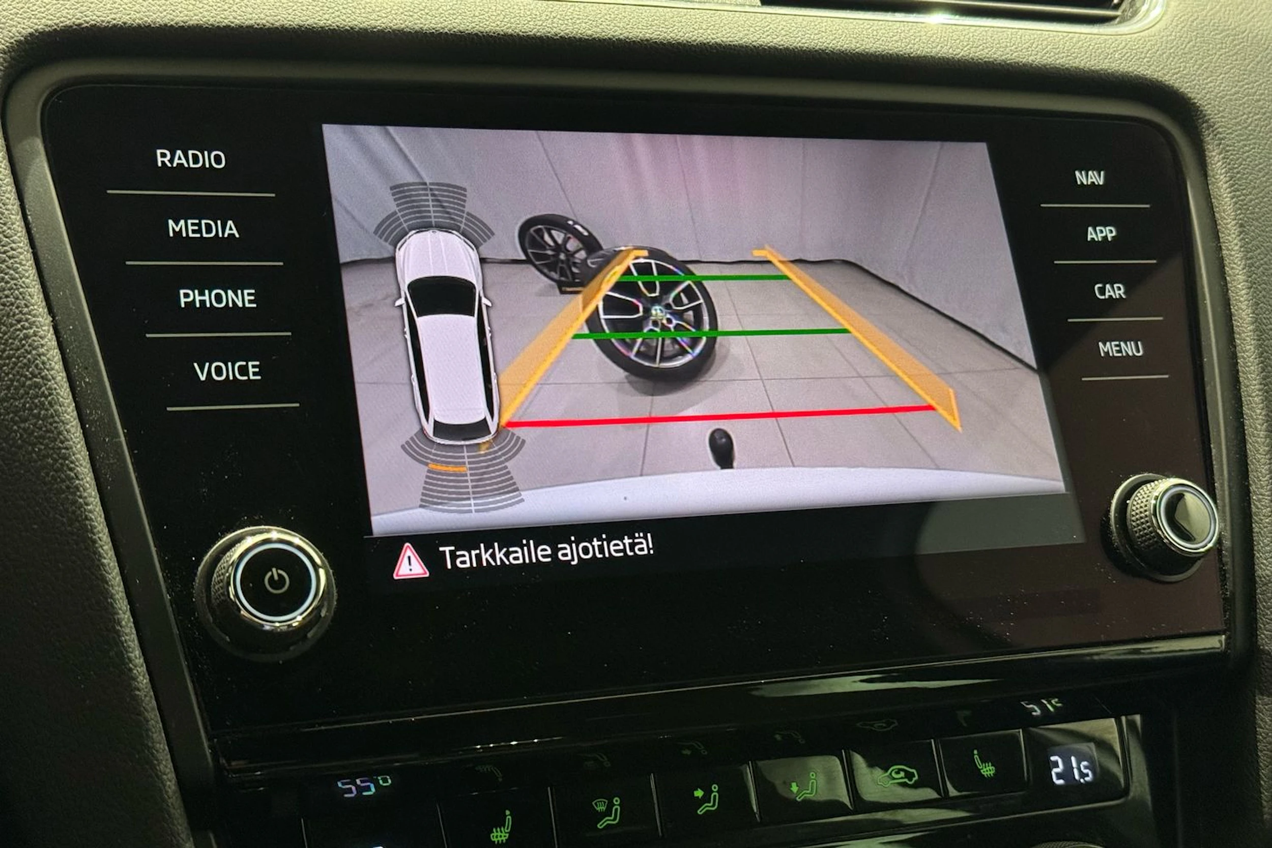 valkoinen Skoda Octavia 2019 kuva 57.
